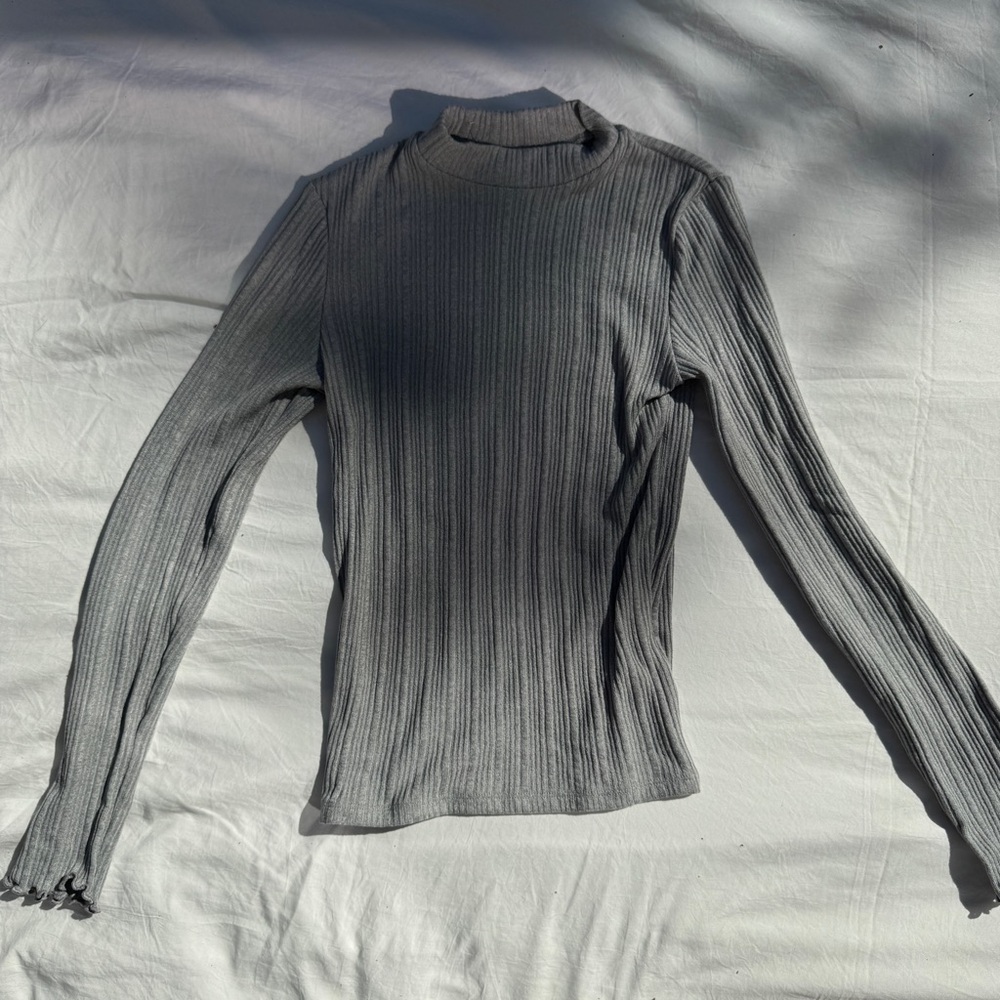 Hollister grey lettuce trim long sleeve